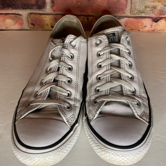 Chuck Taylor white Leather lows - Men Size 6 / Women Size 6 - Picture 2 of 7